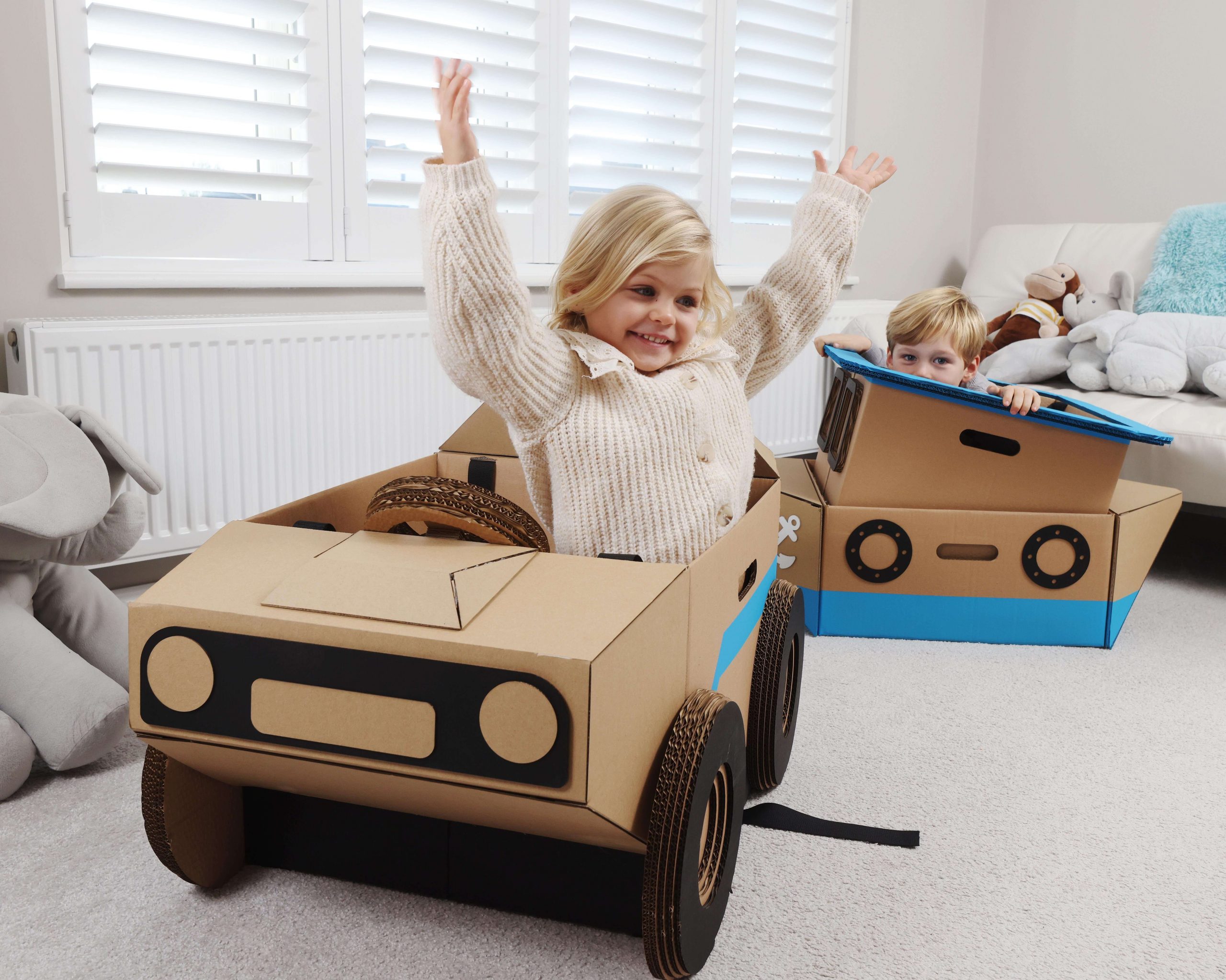 children playing with the anyvan box toys